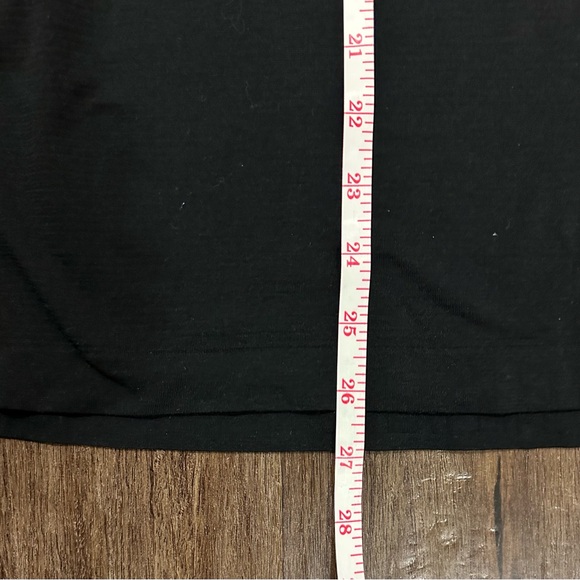 Lululemon Swiftly Tech Long-Sleeve Shirt in Black. Size 10 - Picture 13 of 13